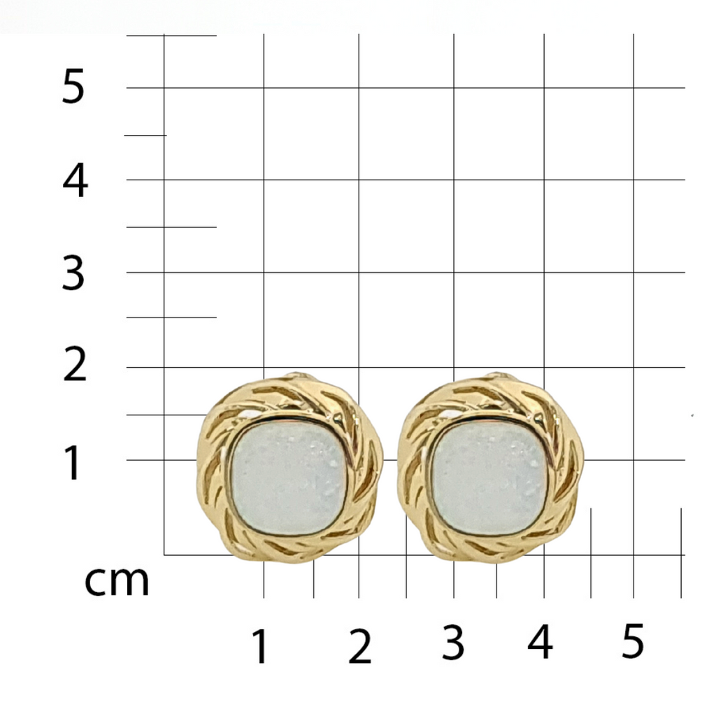 Arete Oro Amarillo Piedra Ópalo con Bisel Calado 14k